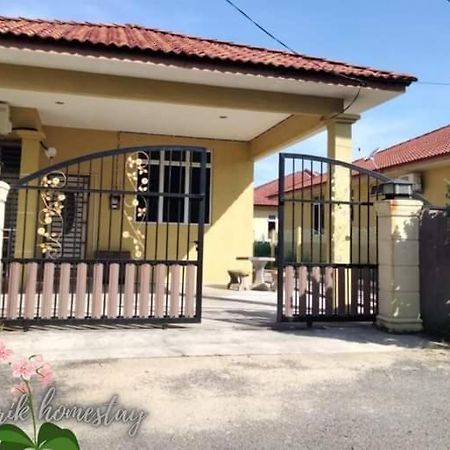 Kampong Sura Tengah Anggerik Homestay Dungun מראה חיצוני תמונה